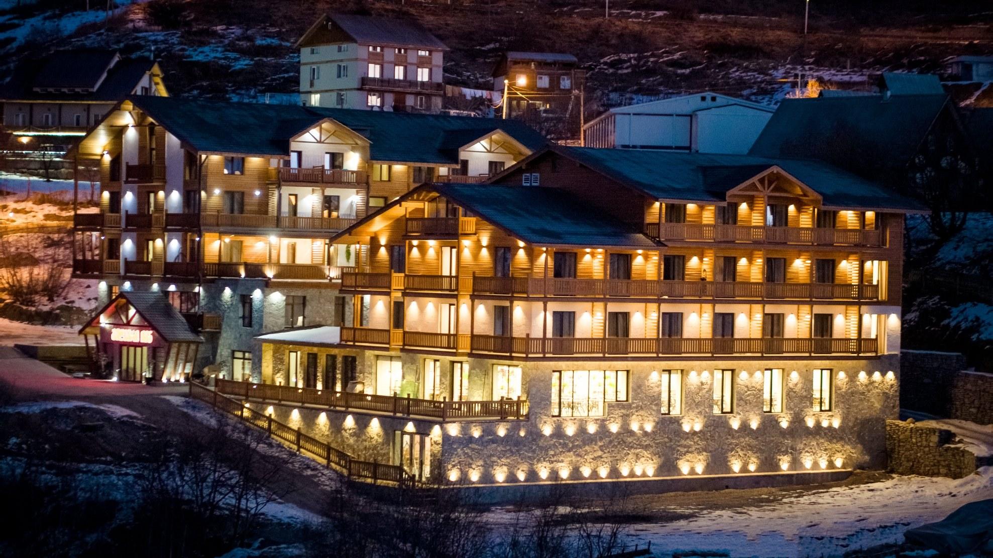 Gudauri Inn Exterior photo The hotel complex at the resort