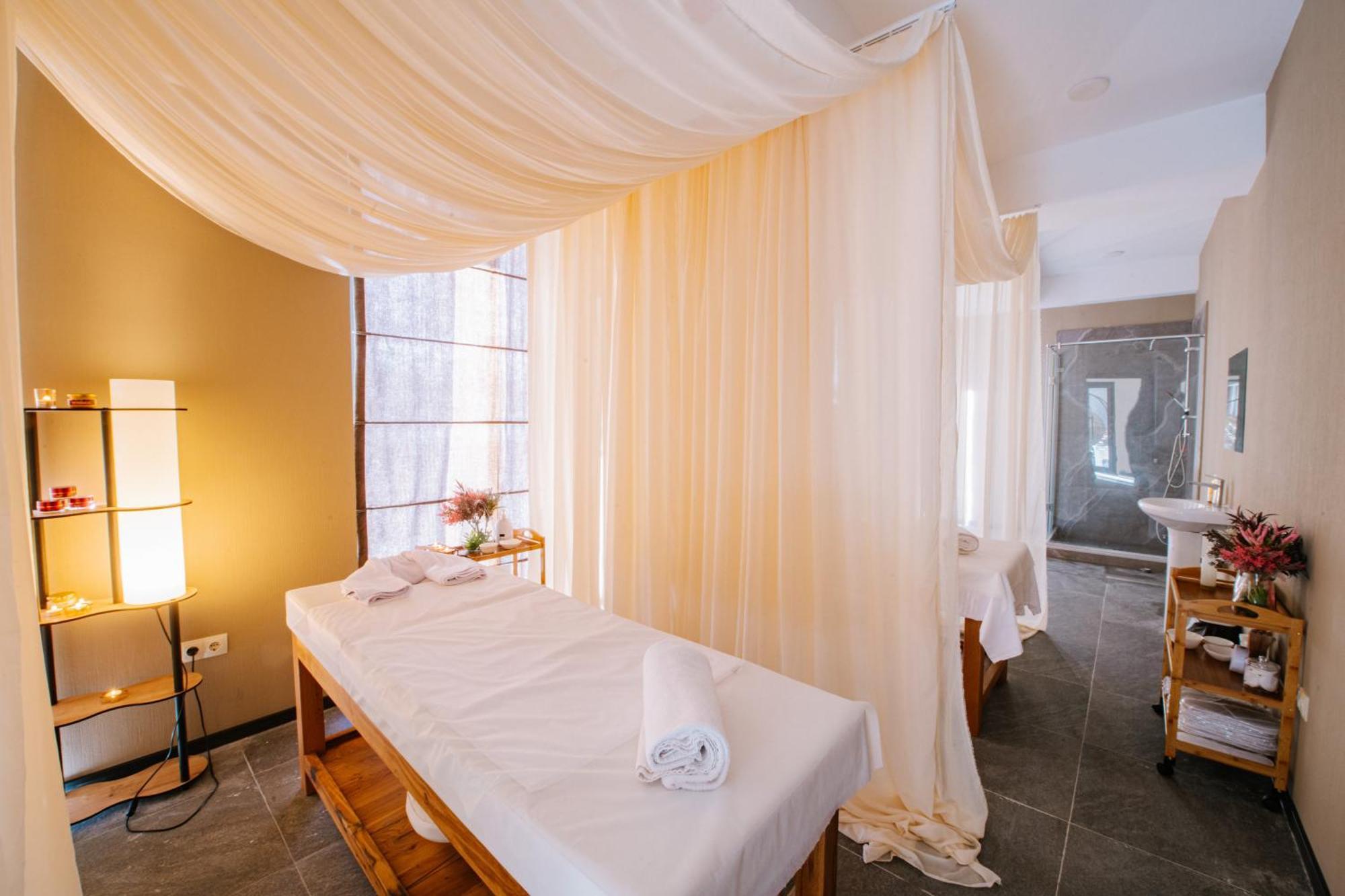 Gudauri Inn Exterior photo A massage bed